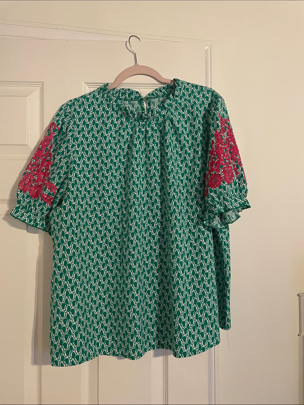 SHEIN Green Printed Short Sleeve Tunic with Pink Embroidered Sleeves